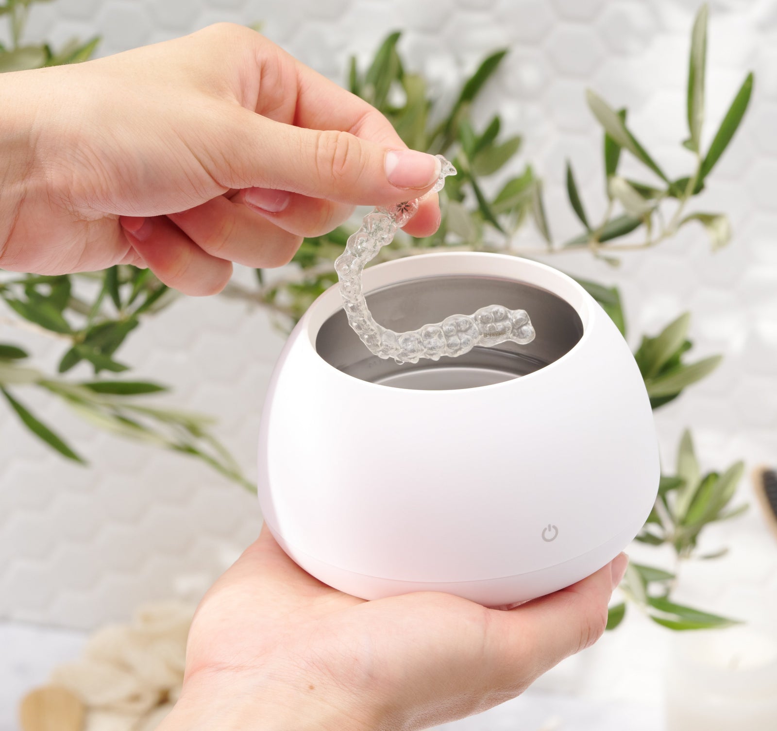 Do dentists using an ultrasonic cleaner for my retainer? (20